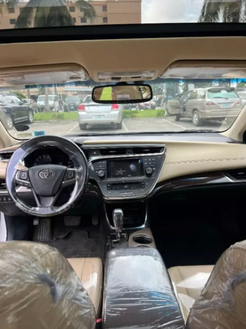 Toyota Avalon   - 2013