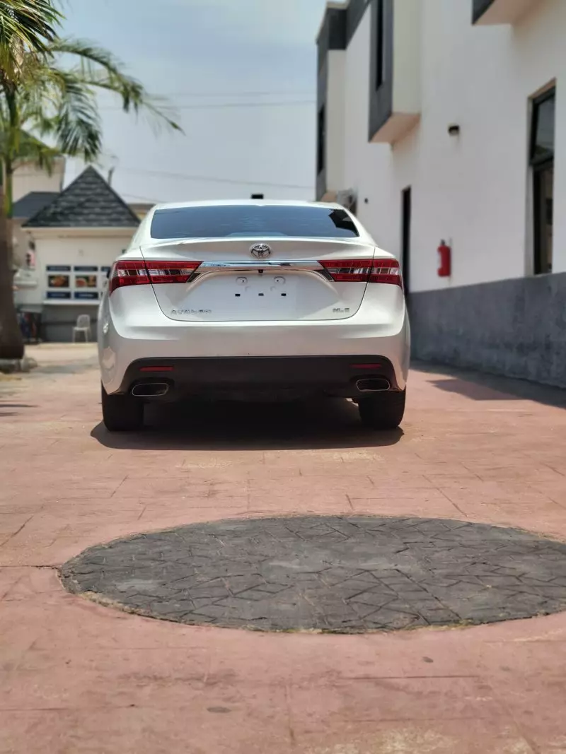 Toyota Avalon   - 2014