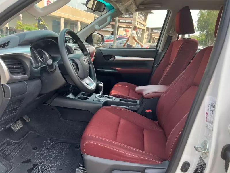 Toyota Hilux   - 2021