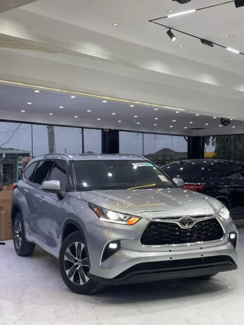 Toyota Highlander   - 2020