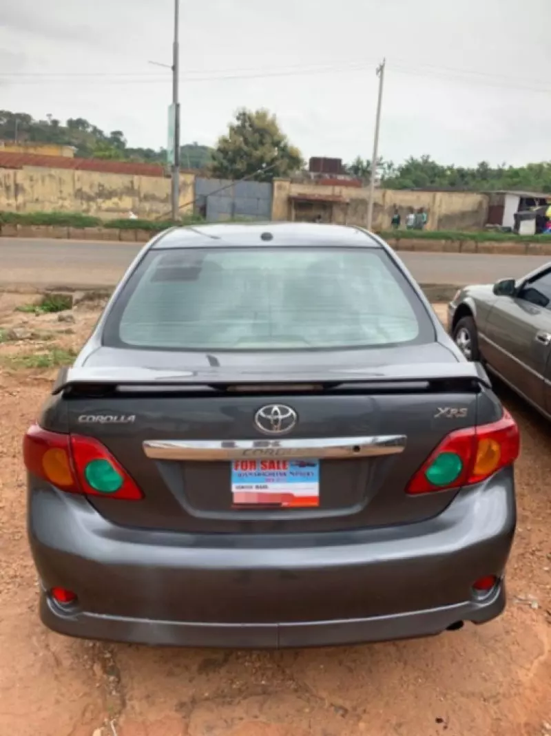 Toyota Corolla   - 2009