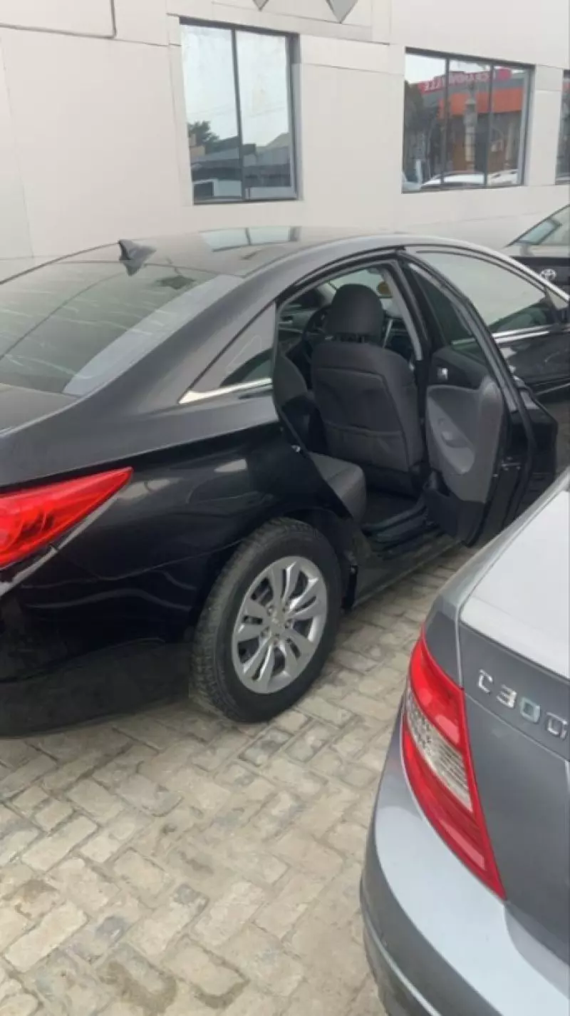 Hyundai Sonata   - 2012