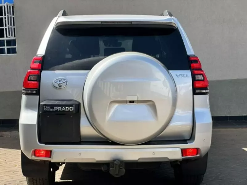 Toyota Land Cruiser Prado VX.L