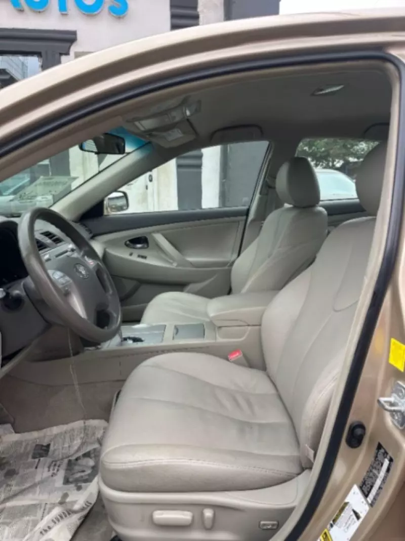 Toyota Camry   - 2011