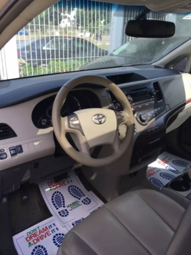 Toyota Sienna   - 2013