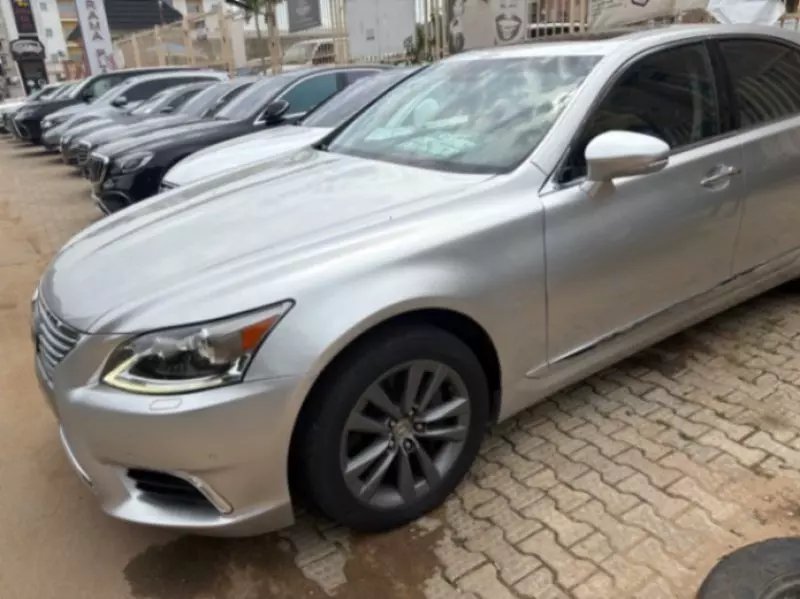 Lexus LS 460   - 2013