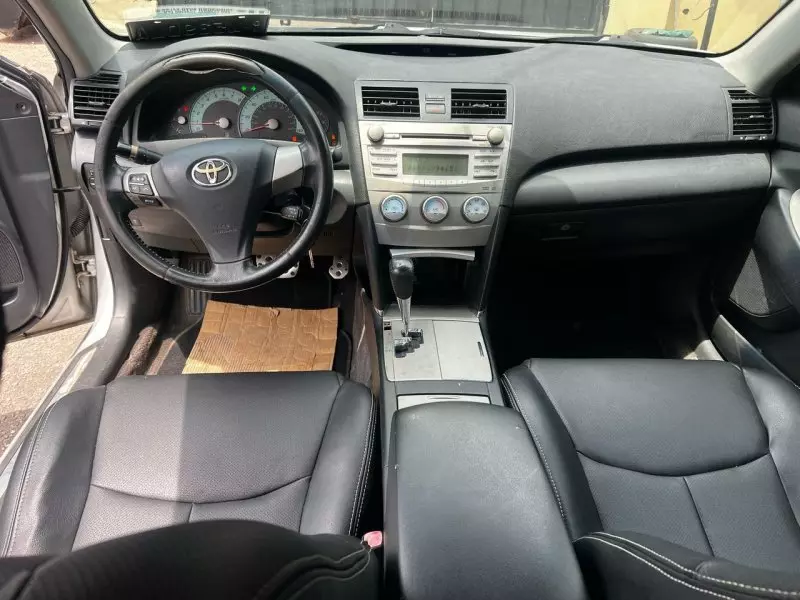 Toyota Camry   - 2010