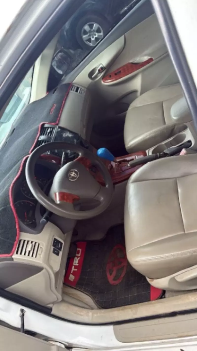 Toyota Corolla   - 2010