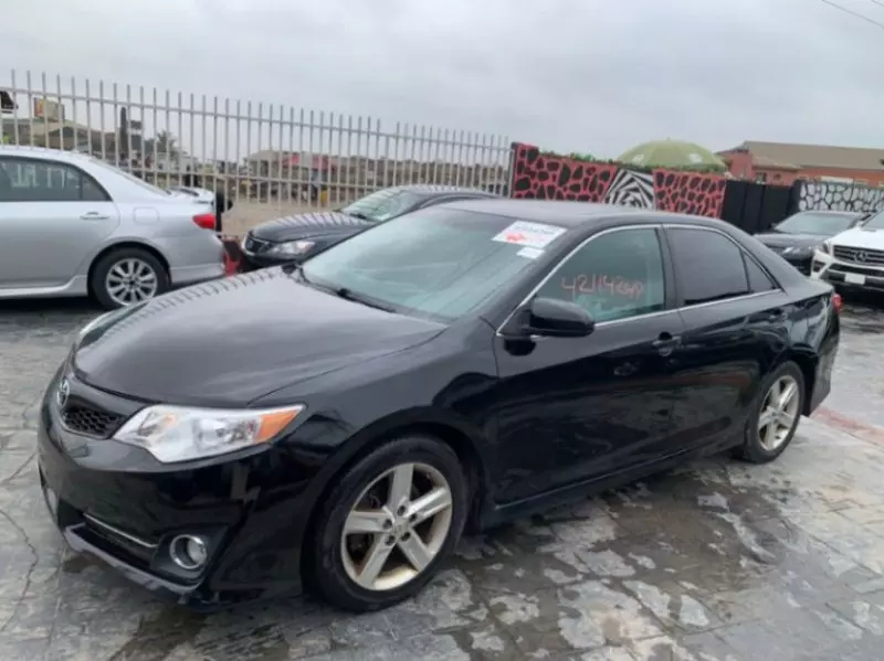 Toyota Camry   - 2012
