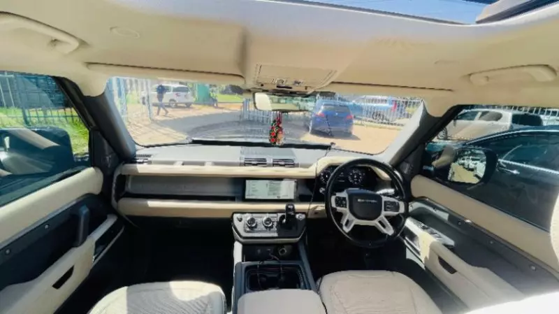 Land Rover Defender   - 2022