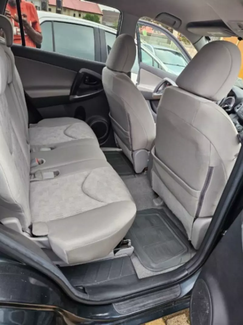 Toyota RAV 4   - 2010