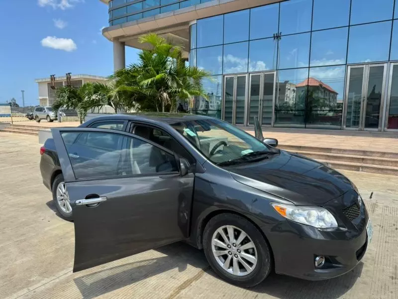 Toyota Corolla   - 2010