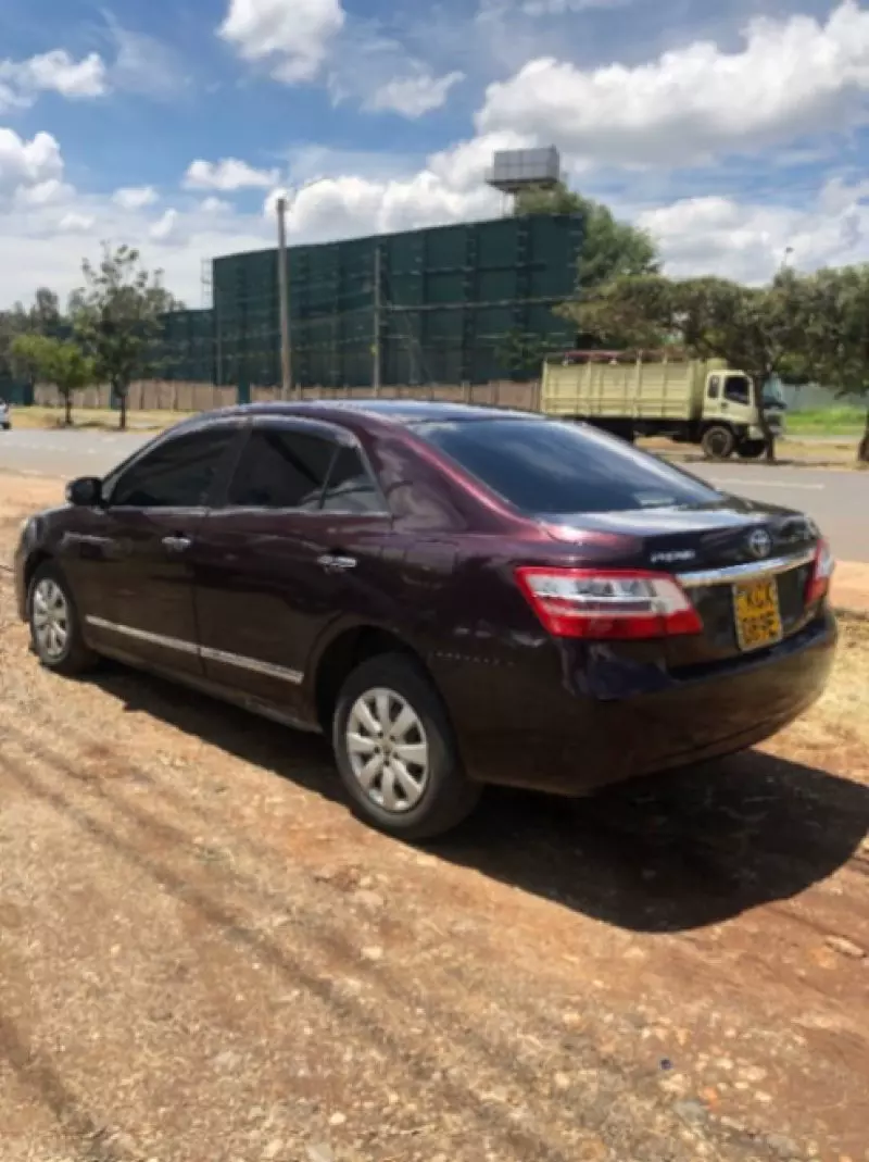Toyota Premio    - 2012