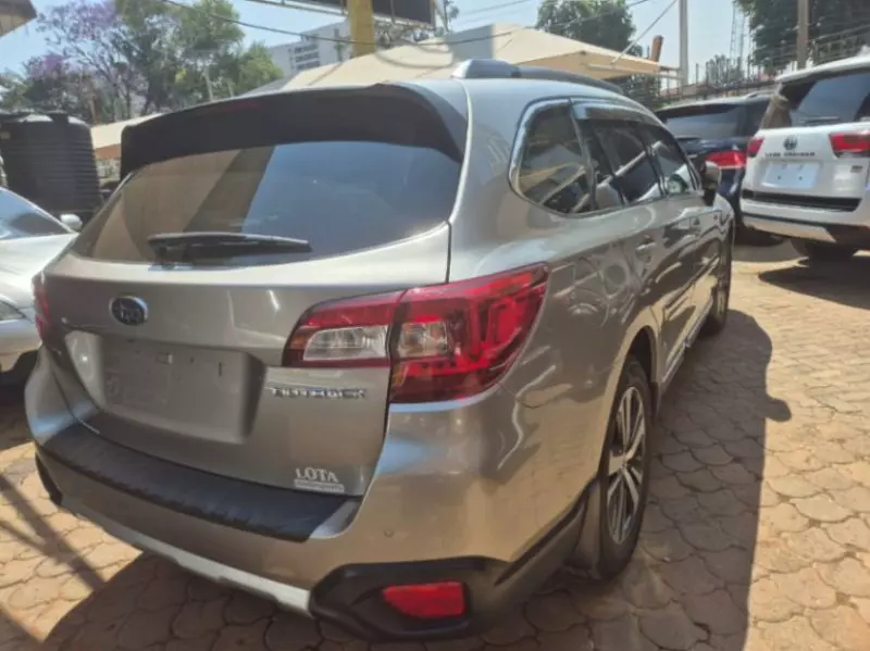 Subaru Outback   - 2019