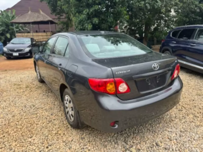 Toyota Corolla   - 2010