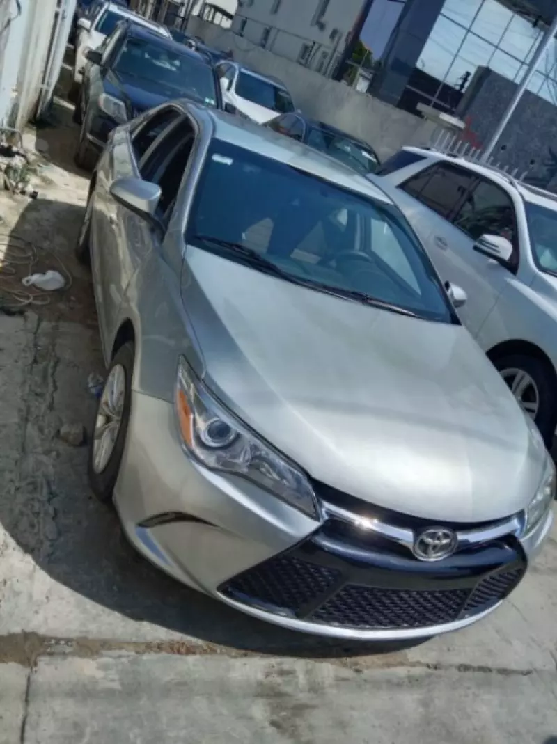 Toyota Camry   - 2016
