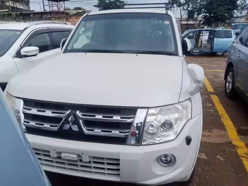 Mitsubishi Pajero   - 2012