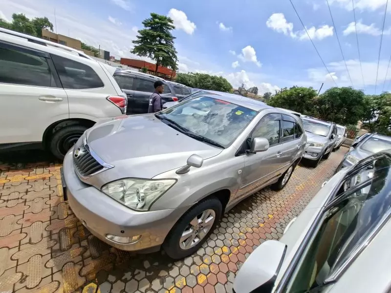 Toyota Harrier   - 2012