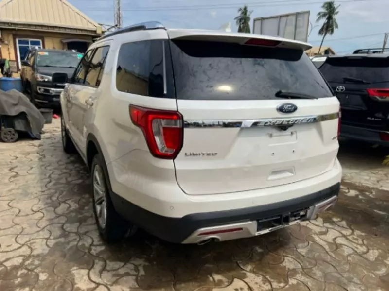 Ford Explorer LTD 3.5L   - 2017