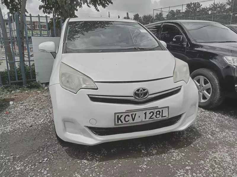 Toyota Ractis   - 2011
