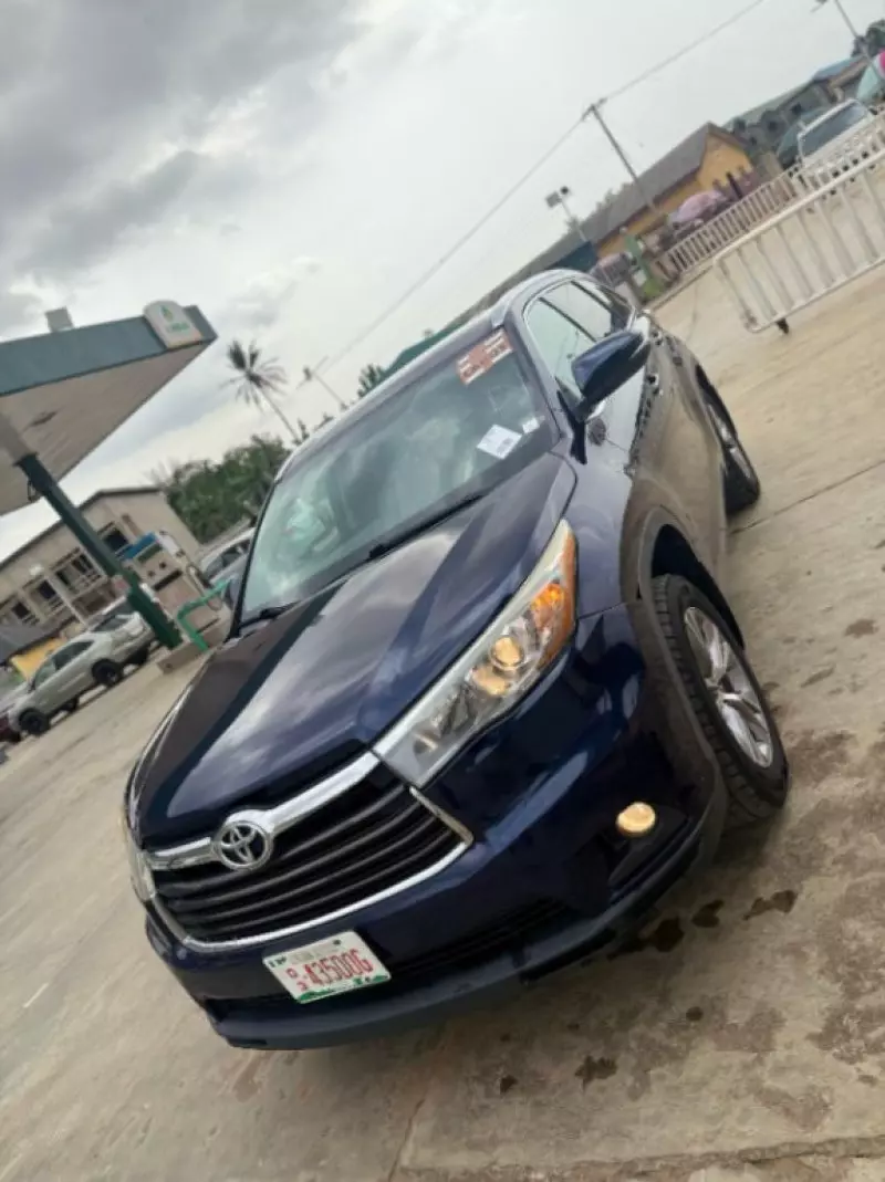 Toyota Highlander   - 2015