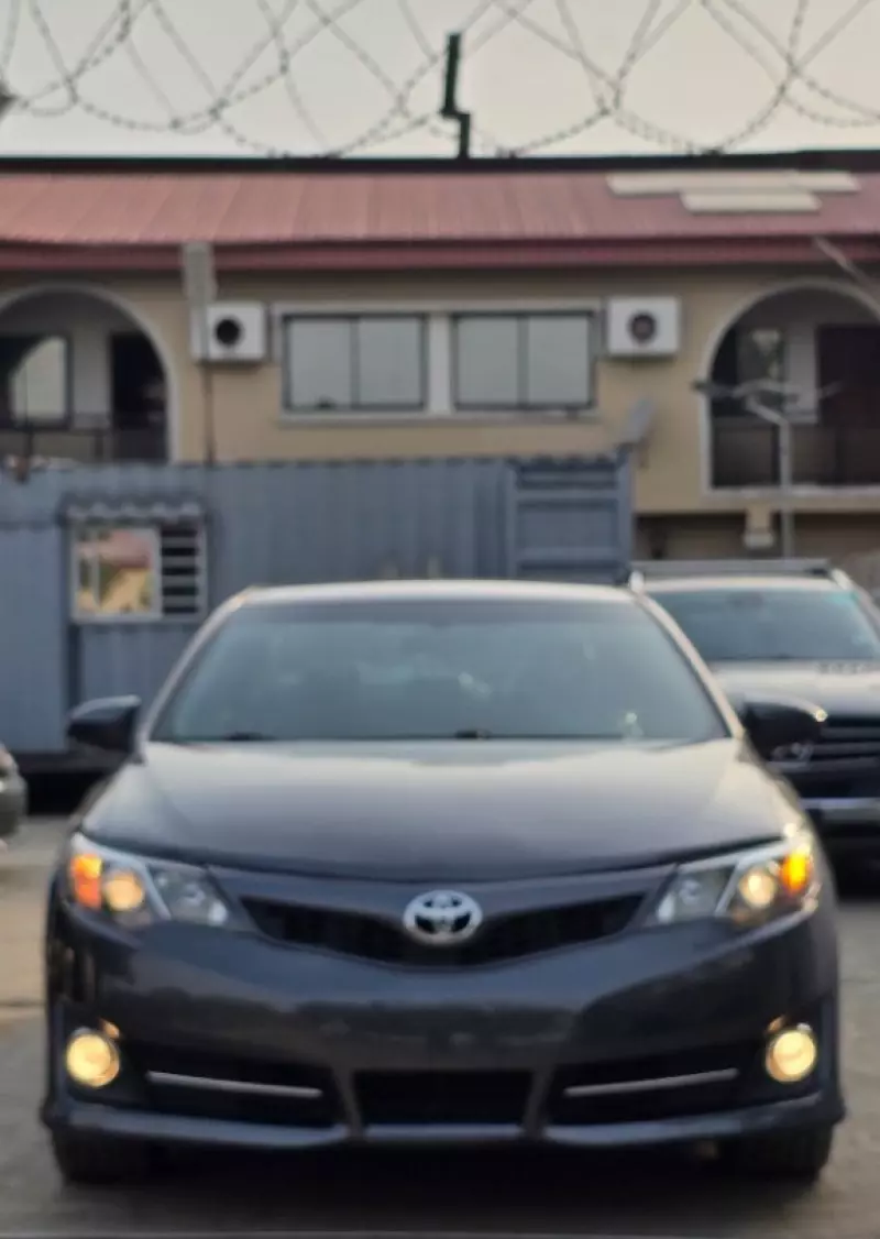Toyota Camry - 2012