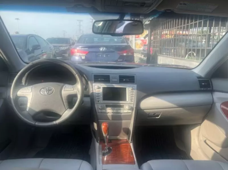 Toyota Camry   - 2010