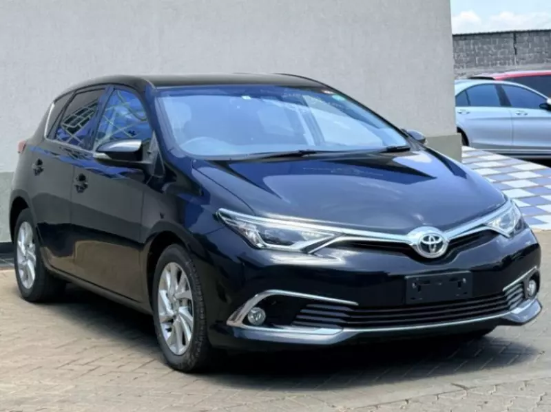 Toyota Auris   -