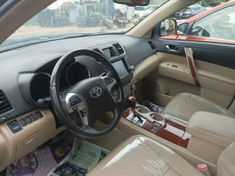 Toyota Highlander   - 2013