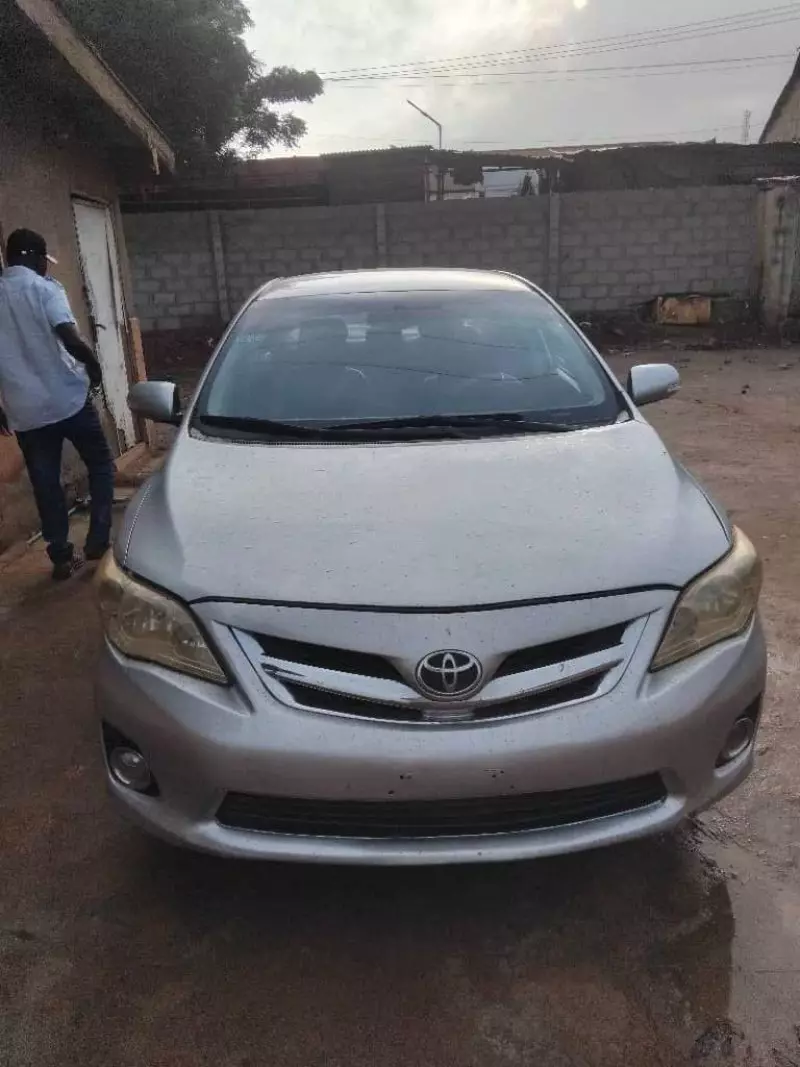 Toyota corolla   - 2010