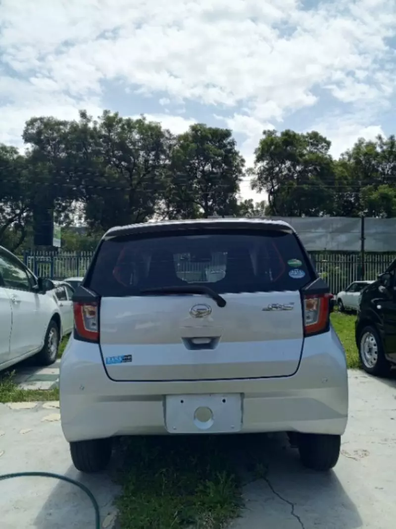 Daihatsu Mira    - 2017