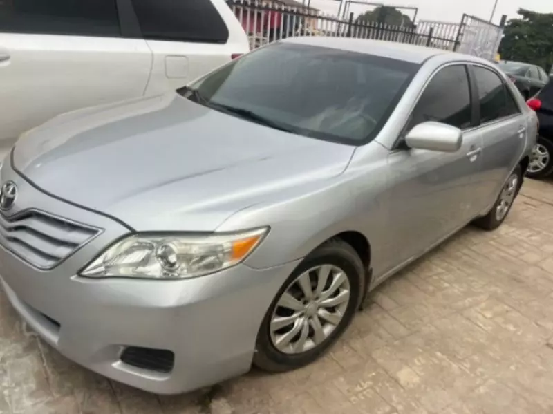 Toyota Camry   - 2010