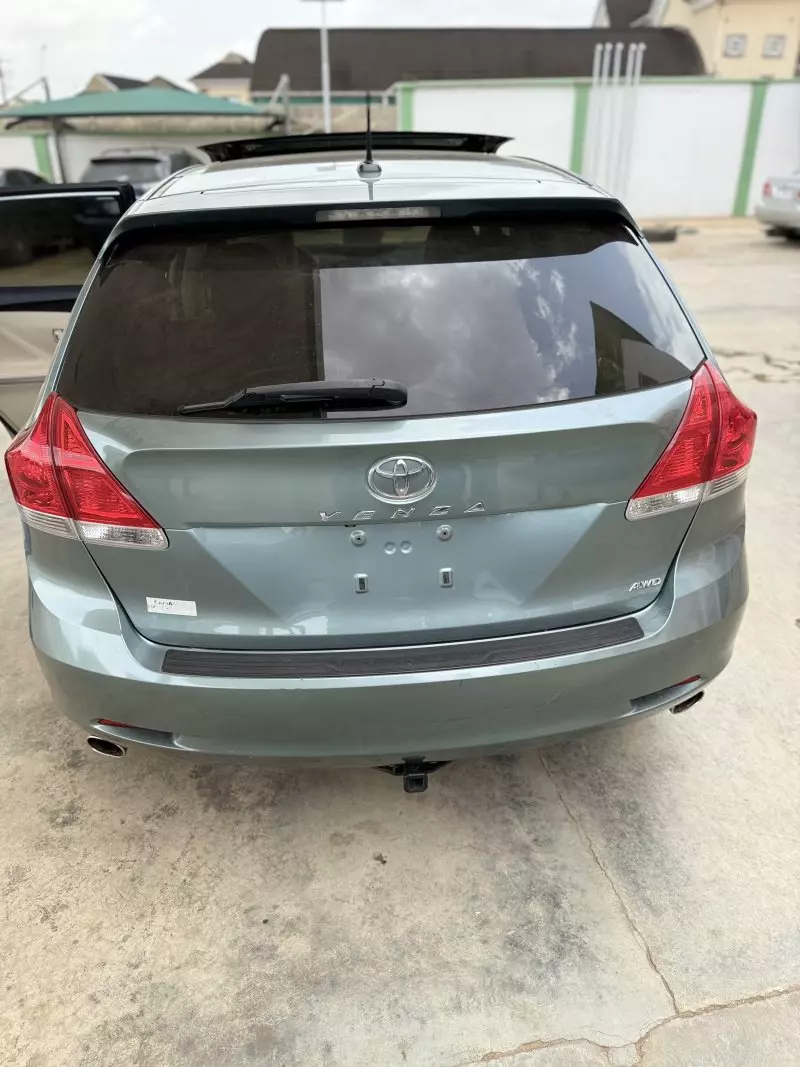 Toyota Venza   - 2011