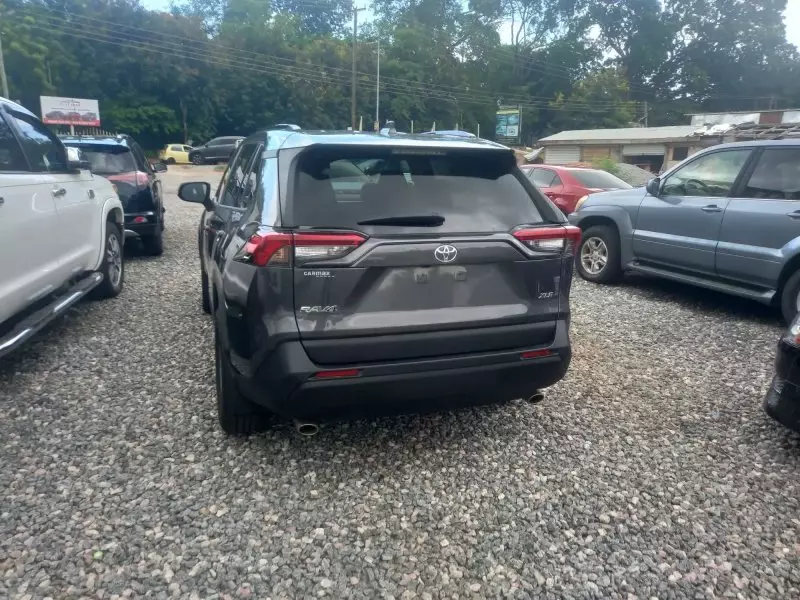 Toyota RAV 4   - 2021
