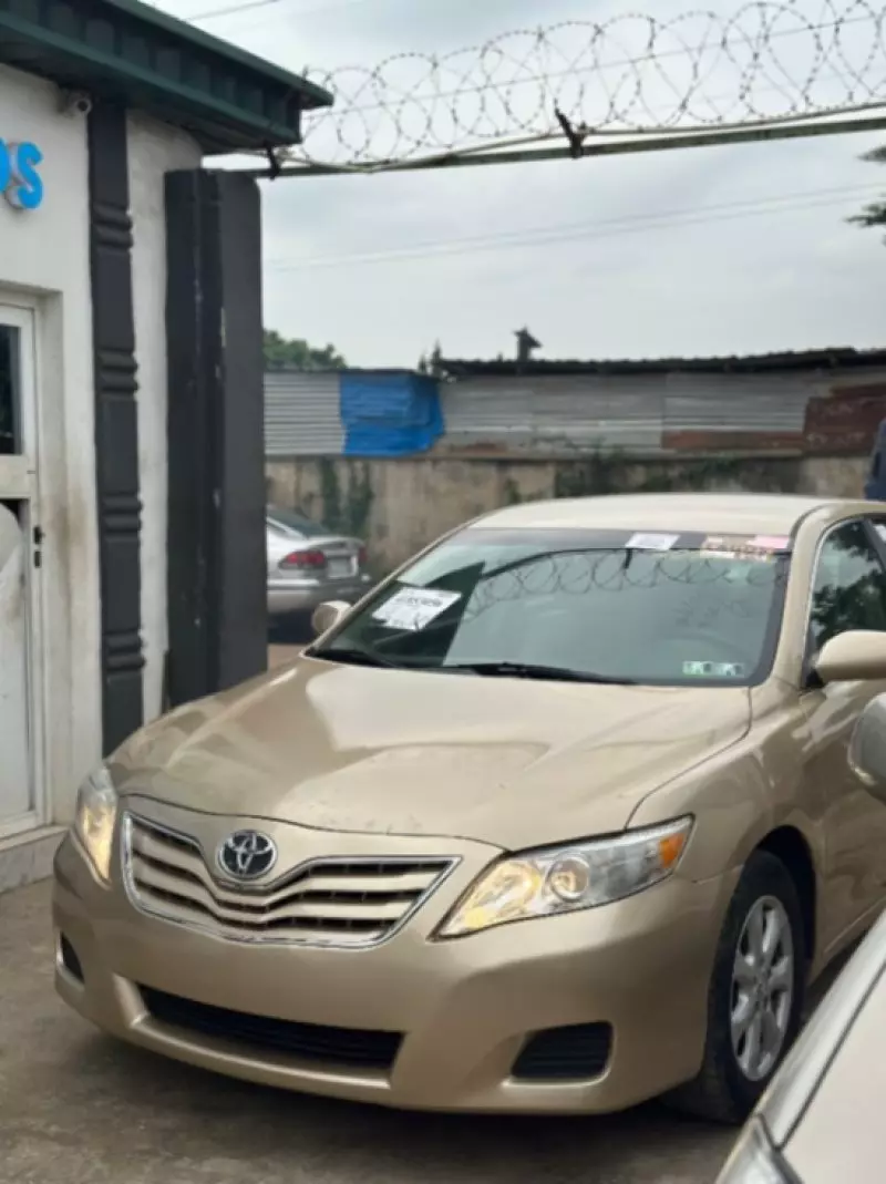 Toyota Camry   - 2011