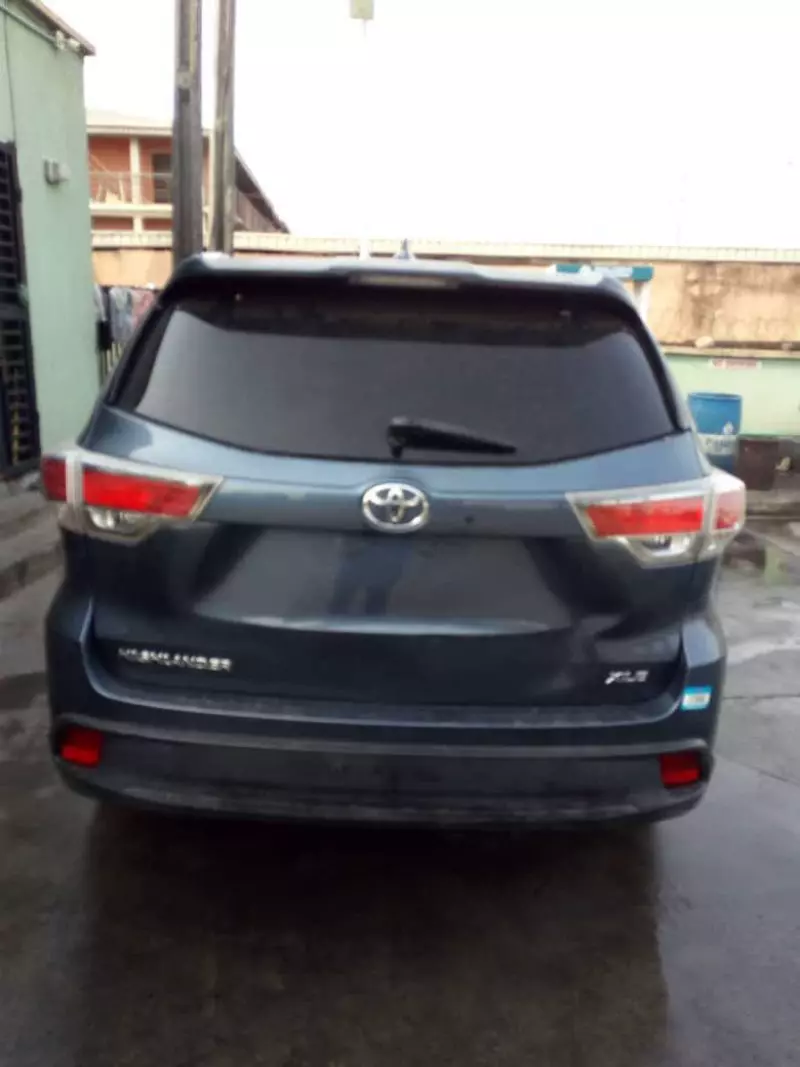 Toyota Highlander   - 2016