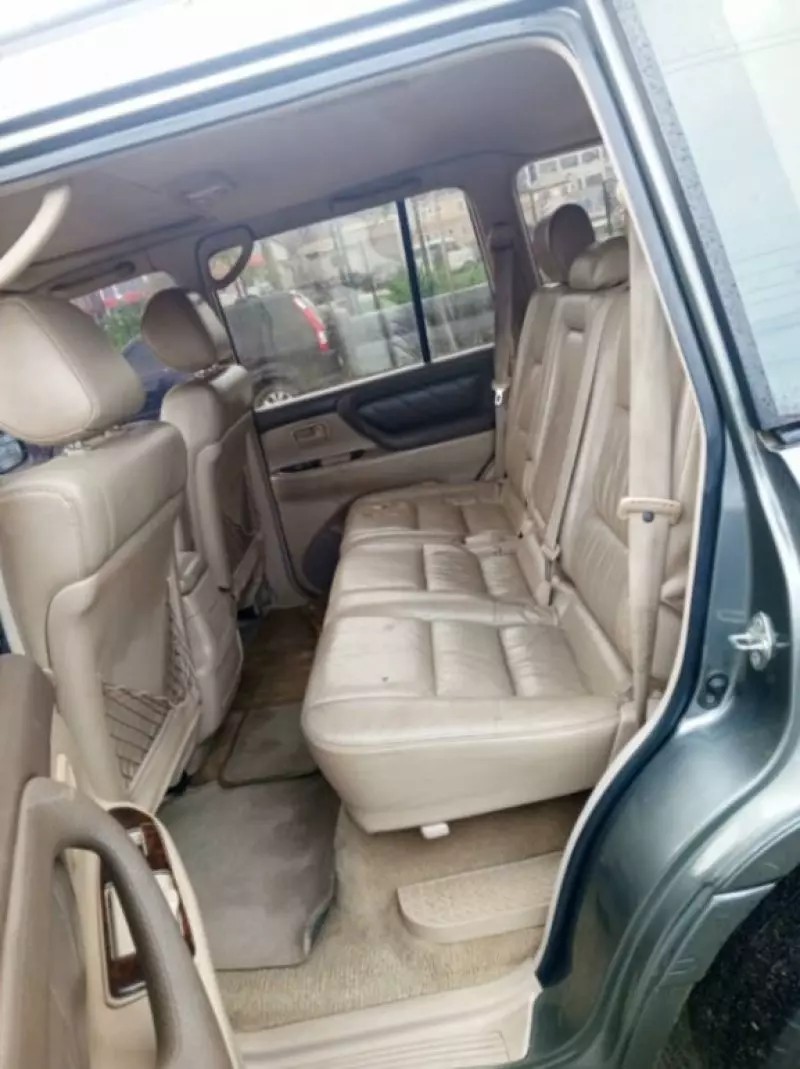 Toyota Land Cruiser   -