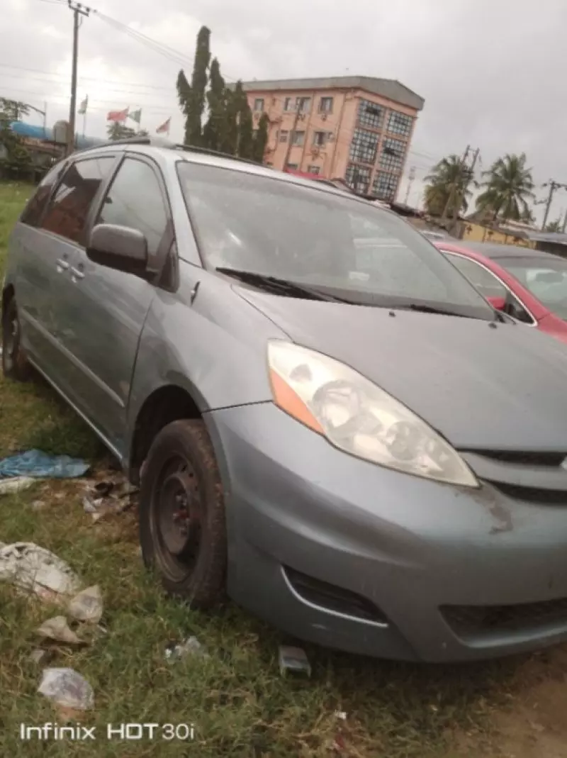 Toyota Sienna   - 2006