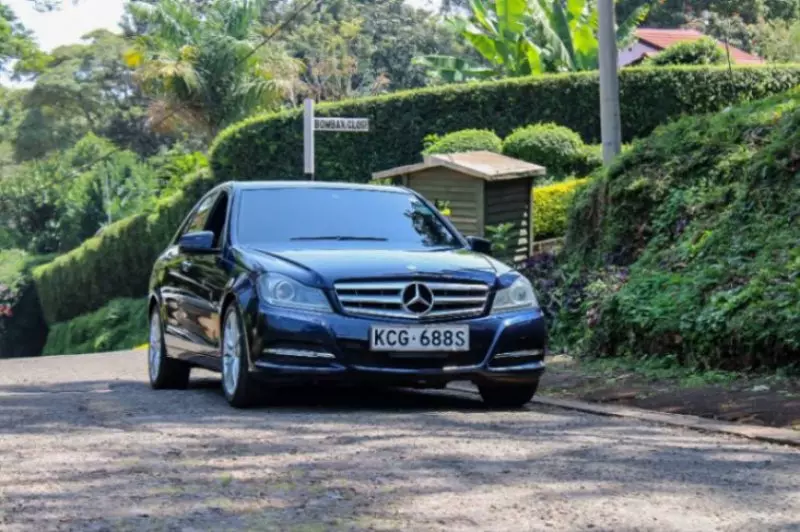 Mercedes-Benz C200   - 2011