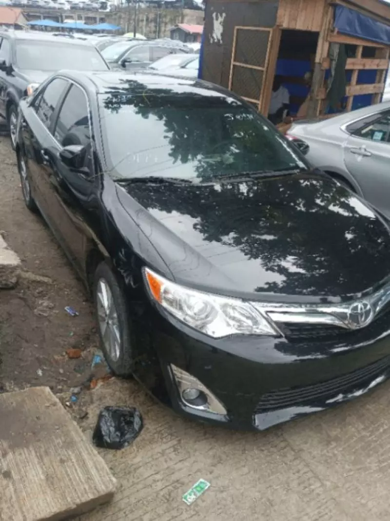 Toyota camry   - 2012