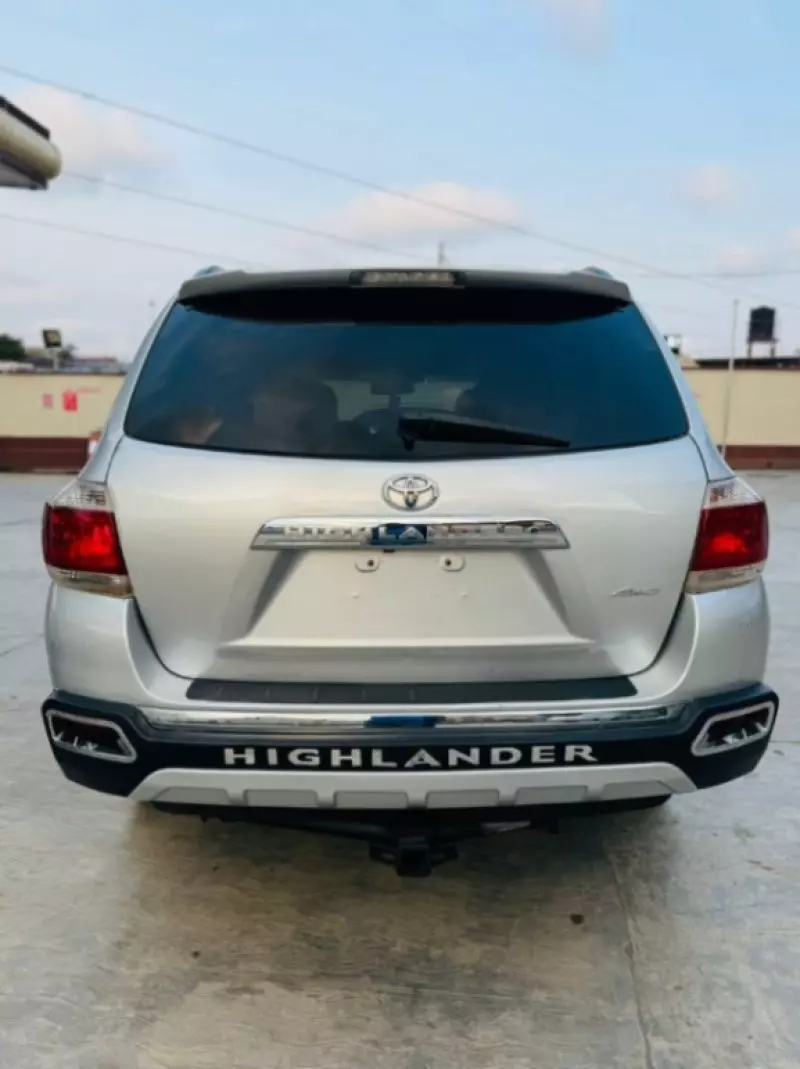 Toyota Highlander   - 2013