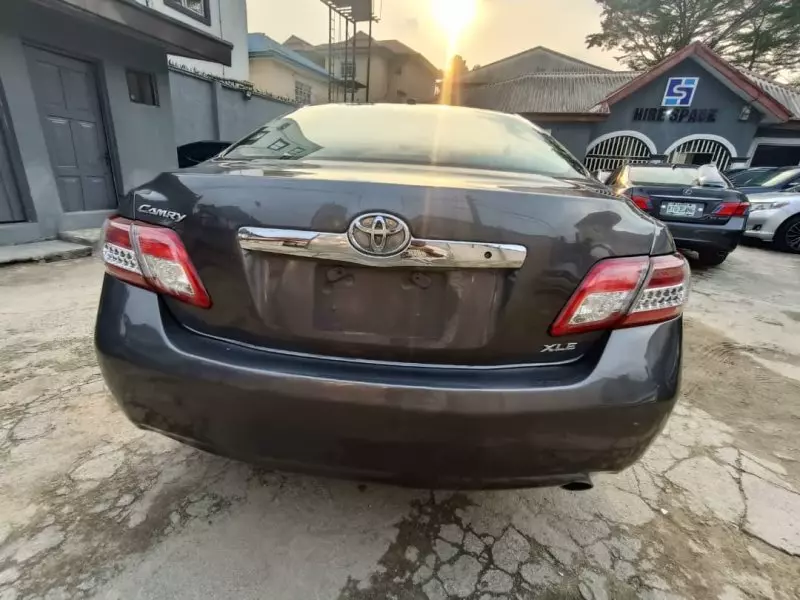 Toyota Camry   - 2010