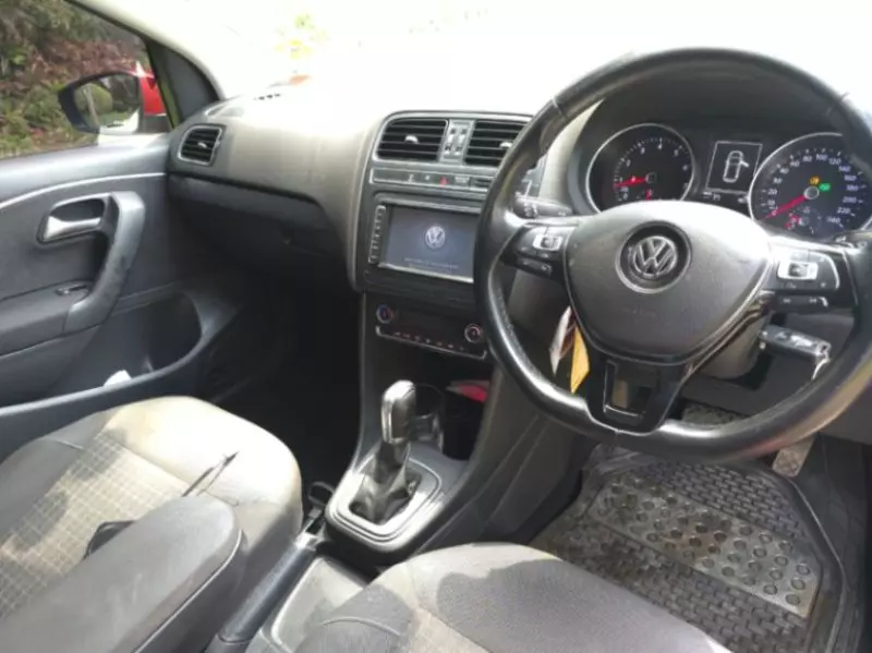 Volkswagen Polo   - 2016