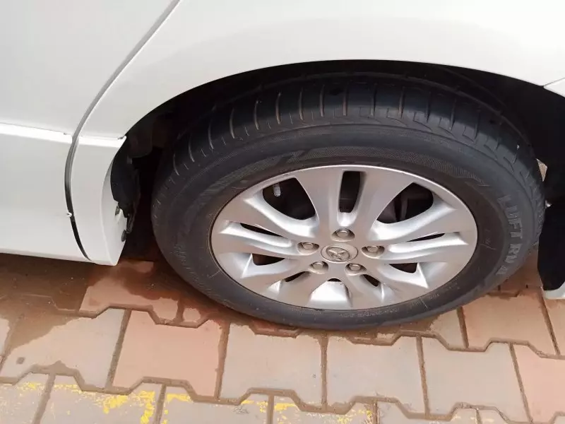 Toyota Noah   - 2011