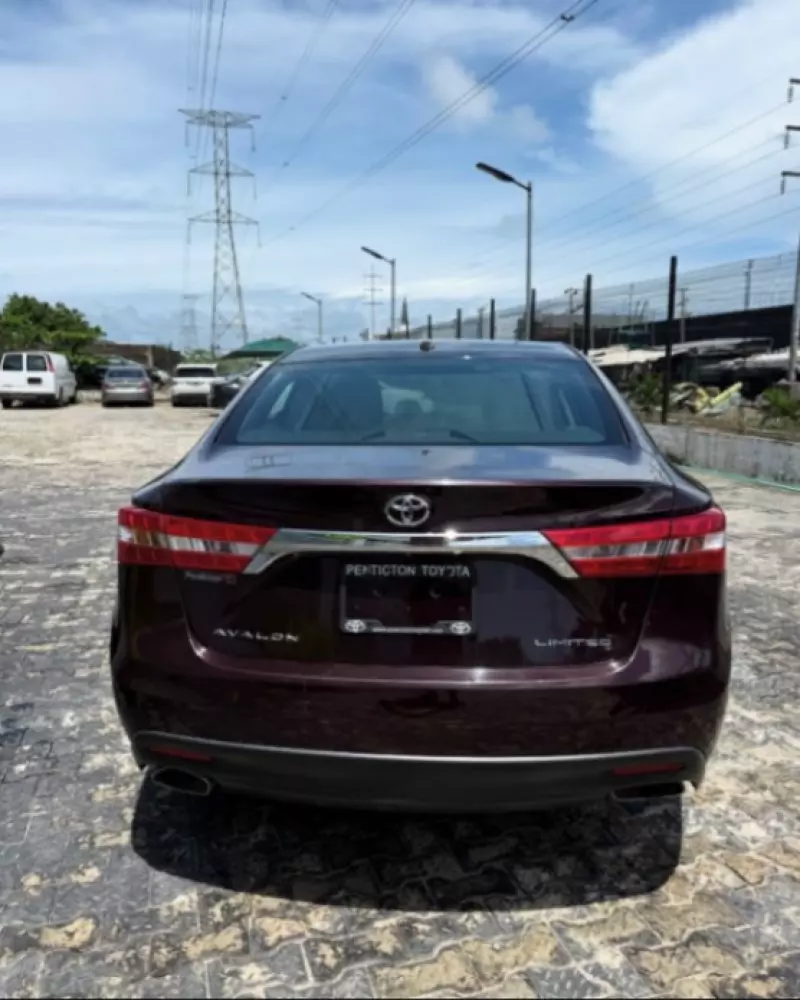 Toyota Avalon   - 2013