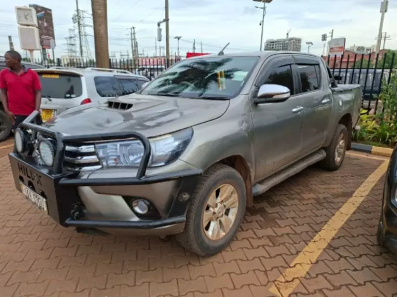 Toyota Hilux   - 2016
