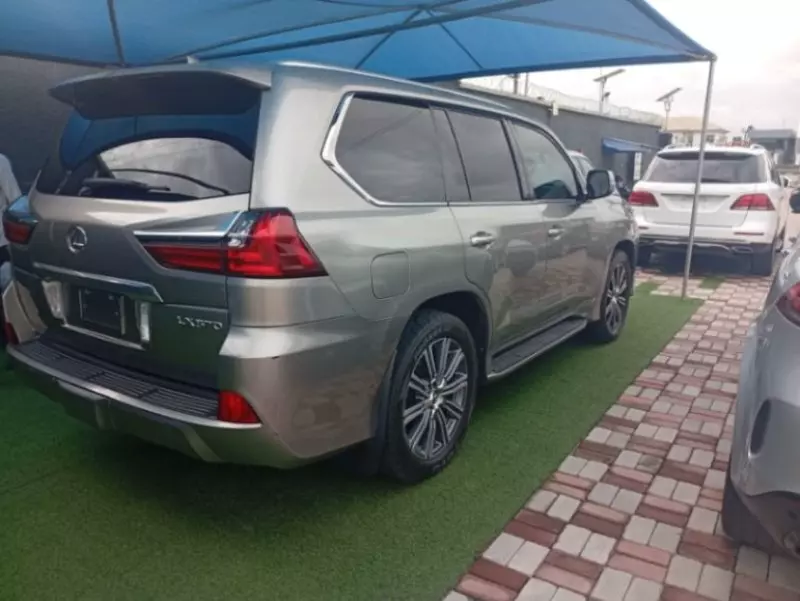 Lexus LX 570   - 2016