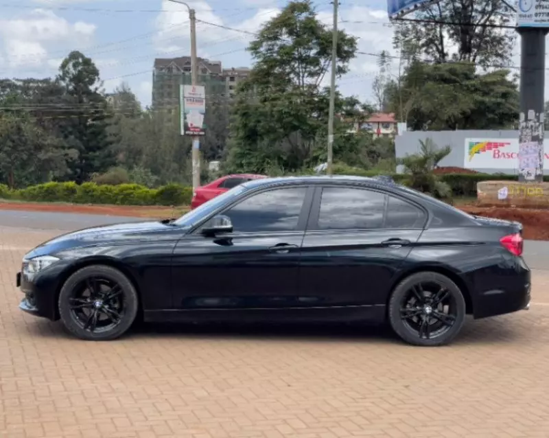 BMW 320i   - 2016