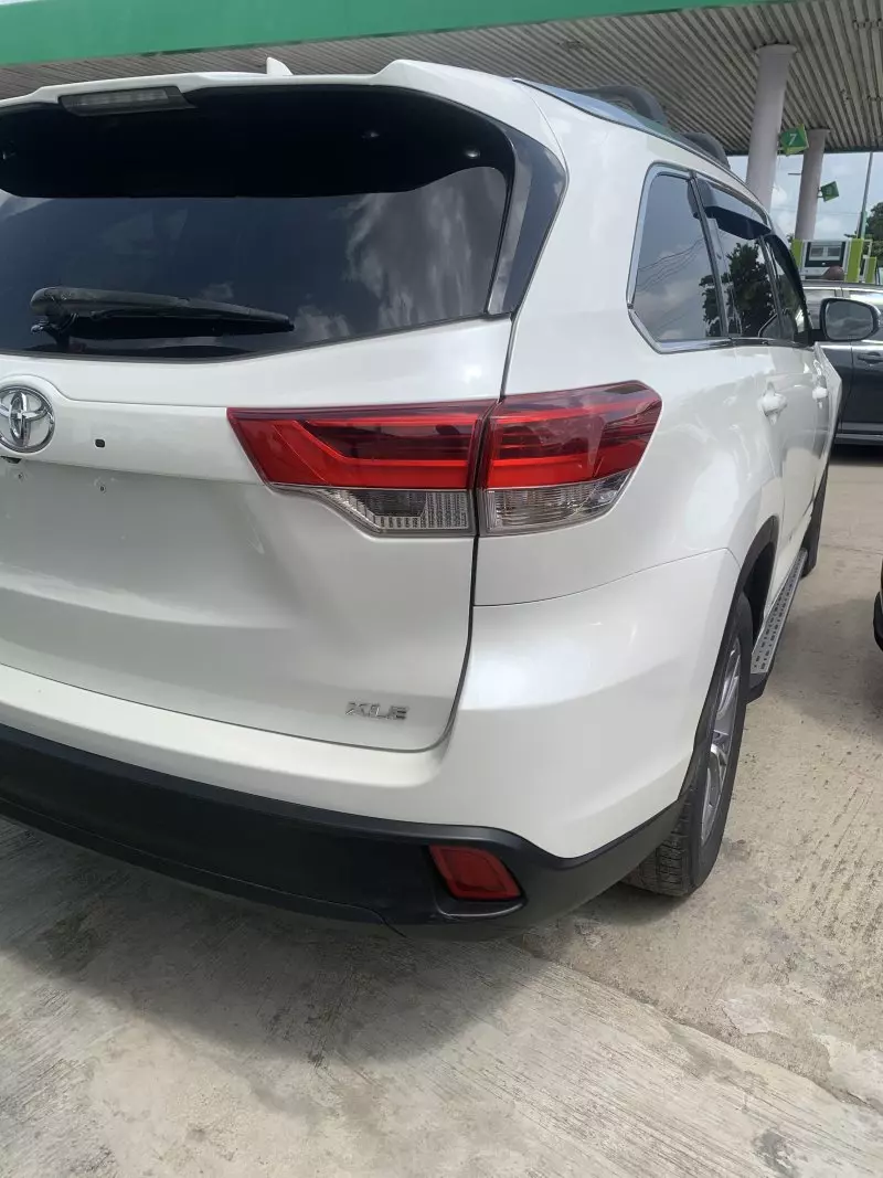 Toyota Highlander   - 2015