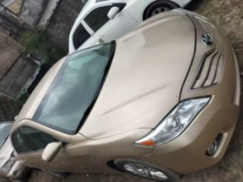 Toyota Camry   - 2011